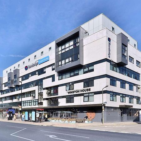 Travelodge London Finchley Экстерьер фото