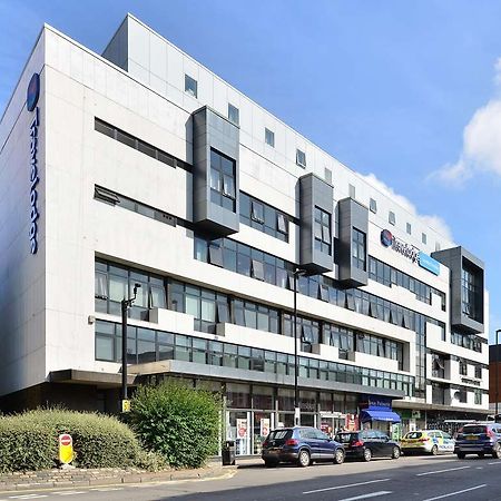 Travelodge London Finchley Экстерьер фото
