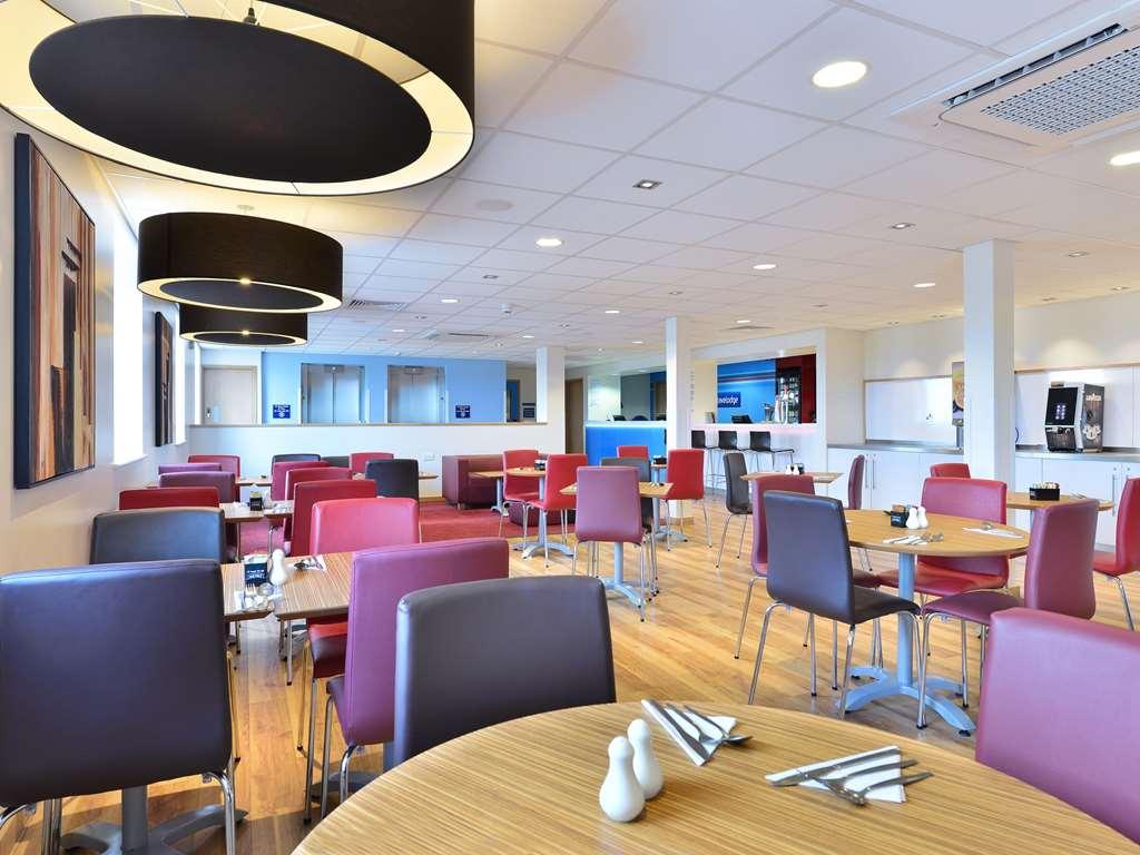 Travelodge London Finchley Ресторан фото