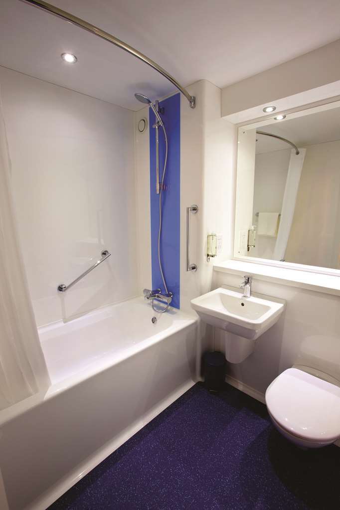 Travelodge London Finchley Номер фото