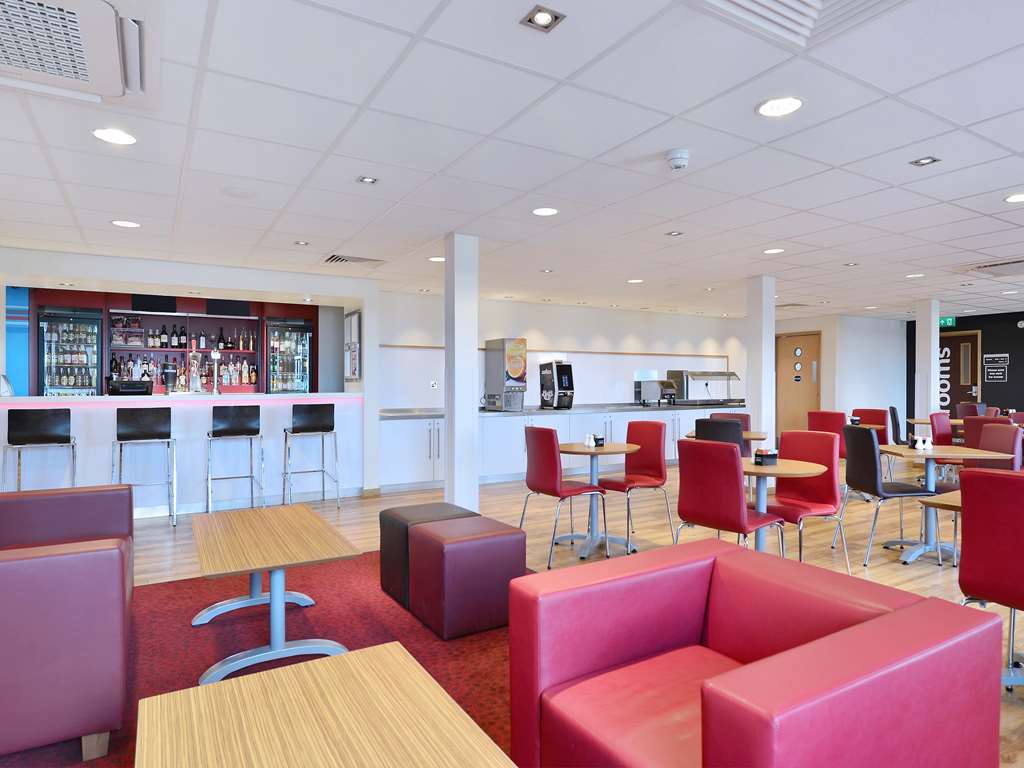Travelodge London Finchley Ресторан фото