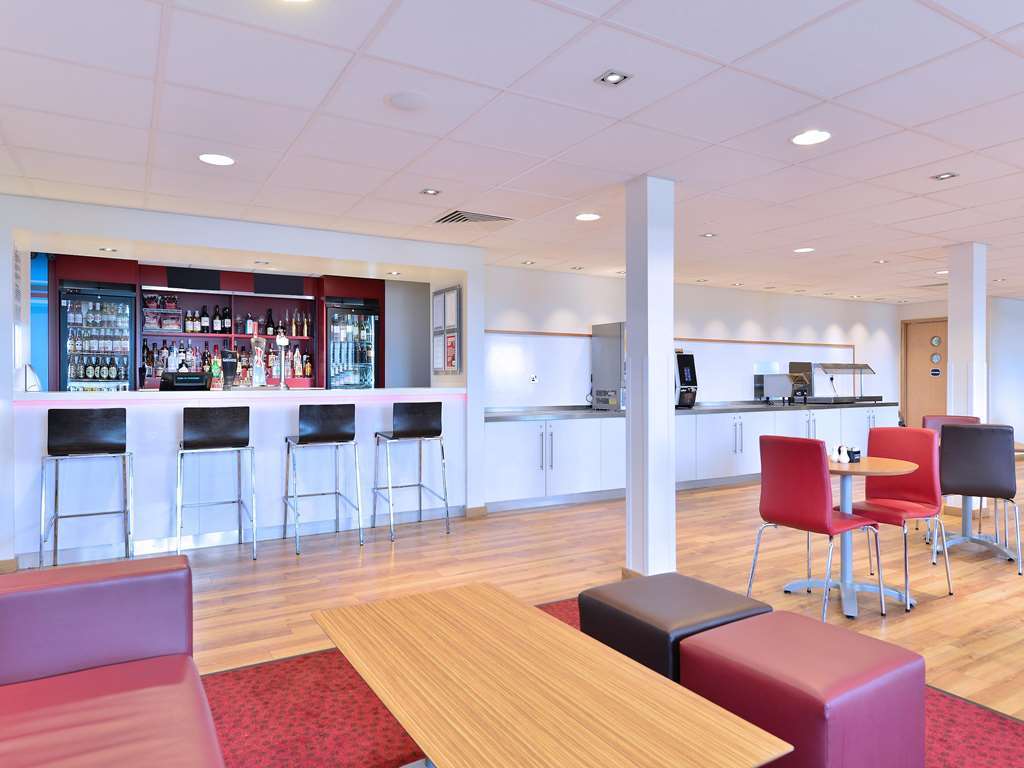 Travelodge London Finchley Ресторан фото