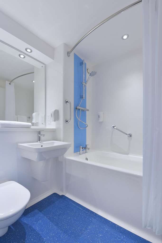 Travelodge London Finchley Номер фото